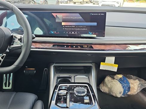 New 2024 BMW i7 xDrive60 image 17