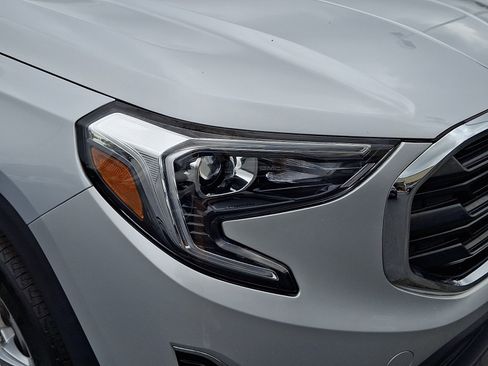 Used 2020 GMC Terrain SLE w/ Driver Convenience Package FWD image 9