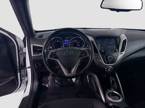 Used 2017 Hyundai Veloster Value Edition image 17