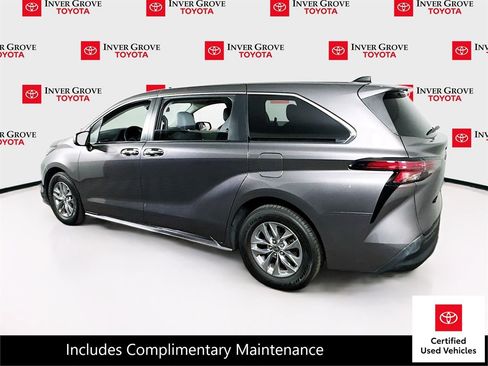 Certified 2022 Toyota Sienna XLE FWD image 7