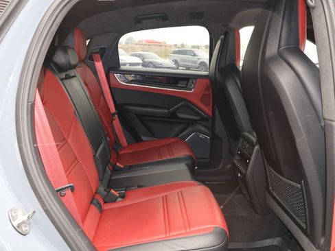 Certified 2024 Porsche Cayenne S AWD/4WD image 25