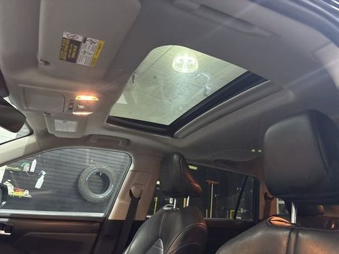 Used 2021 Toyota Highlander XLE AWD/4WD image 21