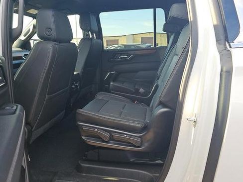 Used 2025 GMC Yukon XL Denali AWD/4WD image 11