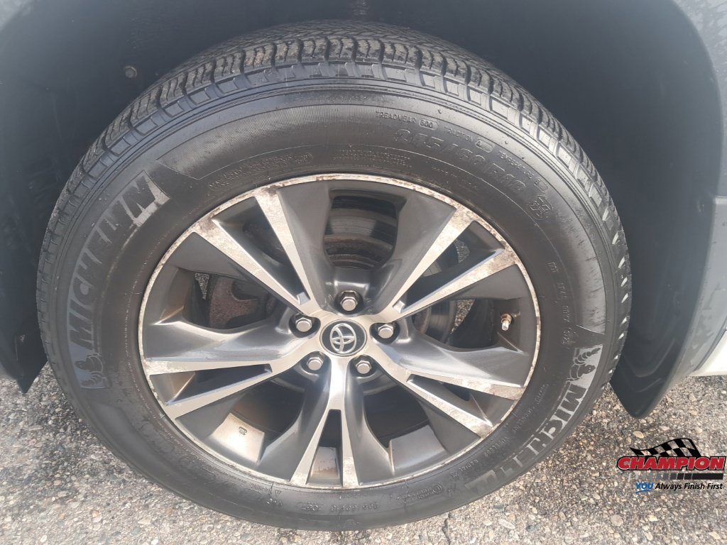 Used 2016 Toyota Highlander XLE AWD/4WD image 10