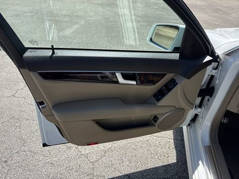 Used 2014 Mercedes-Benz C 250 Sedan image 13
