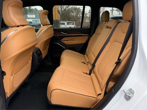 Used 2025 Jeep Grand Cherokee Summit w/ Obsidian Package image 26