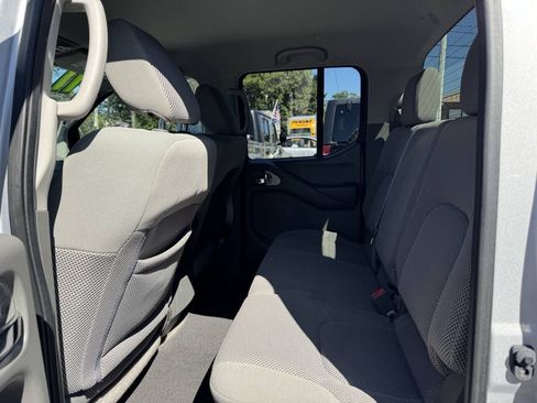 Used 2011 Nissan Frontier SV AWD/4WD image 25