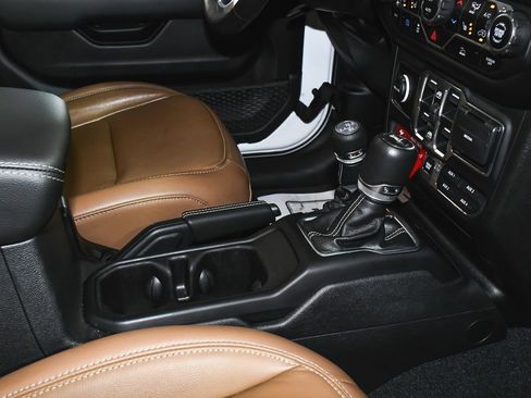 Used 2023 Jeep Wrangler Unlimited Rubicon 4xe w/ Steel Bumper Group AWD/4WD image 56