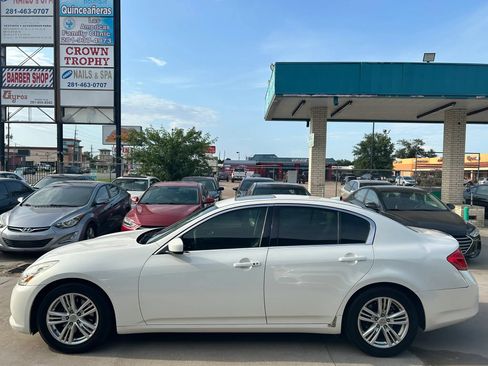 Used 2011 INFINITI G37 Journey w/ Premium Pkg RWD image 2