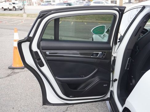 Used 2019 Porsche Panamera Turbo image 31