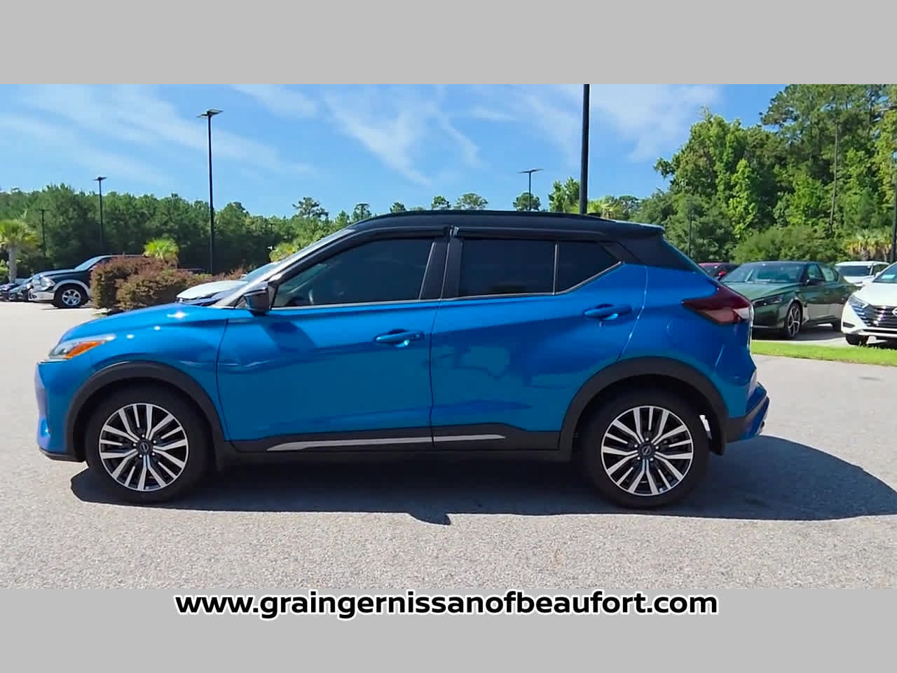 Used 2023 Nissan Kicks SR w/ SR Premium Package FWD image 24