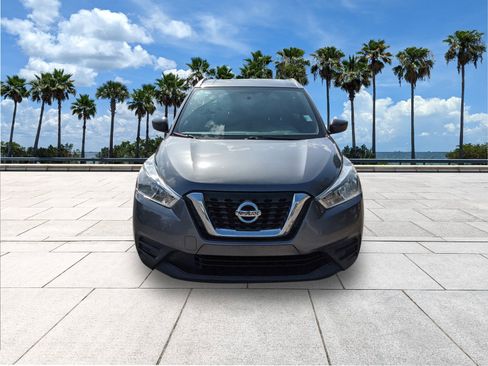 Used 2018 Nissan Kicks S image 3