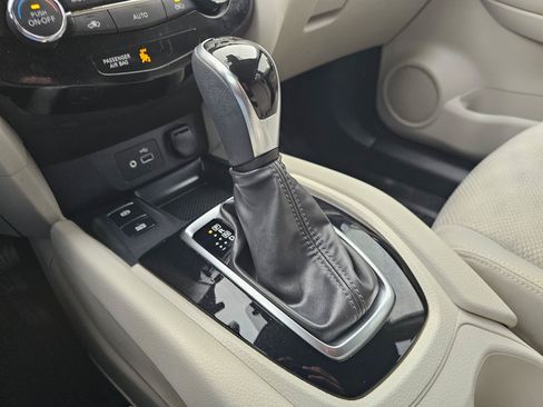 Used 2019 Nissan Rogue Sport SV w/ Technology Package AWD/4WD image 29