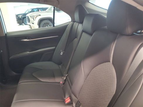 Used 2021 Toyota Camry XLE image 14