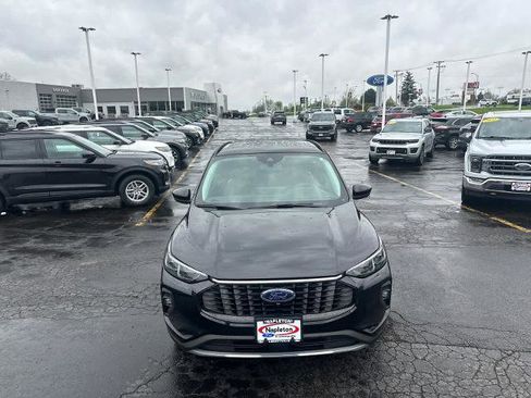 Certified 2024 Ford Escape Platinum w/ Class II Trailer Tow Package AWD/4WD image 3