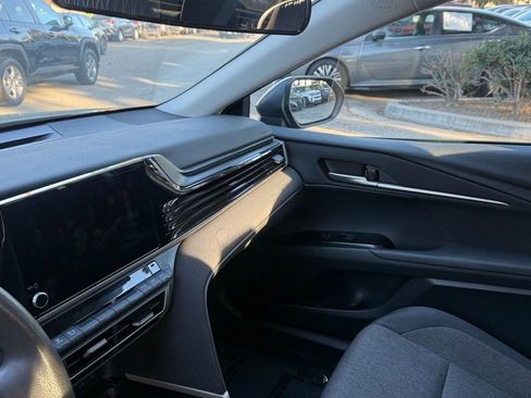 Used 2025 Toyota Camry LE FWD image 31