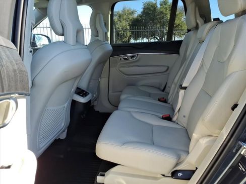 Used 2020 Volvo XC90 T6 Momentum w/ Protection Package Premier image 24