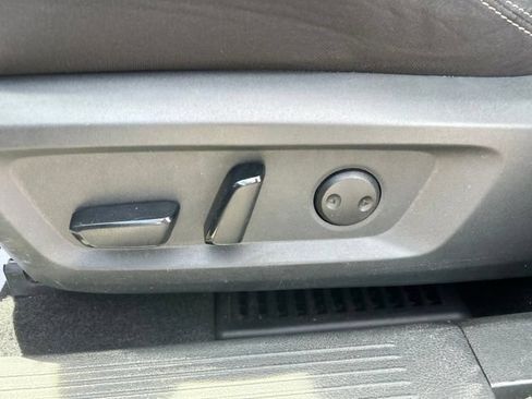 Used 2023 Nissan Rogue SV FWD image 16