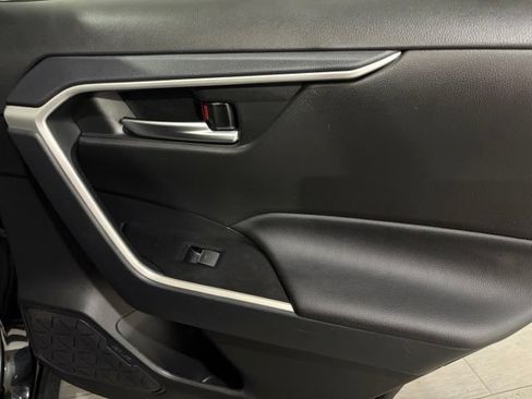 Used 2025 Toyota RAV4 XLE AWD/4WD image 12
