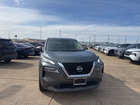 Certified 2023 Nissan Rogue SV image 3