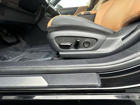Used 2024 Lexus ES 350 w/ Premium Package FWD image 14