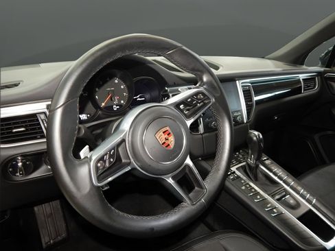 Used 2018 Porsche Macan Sport Edition image 16