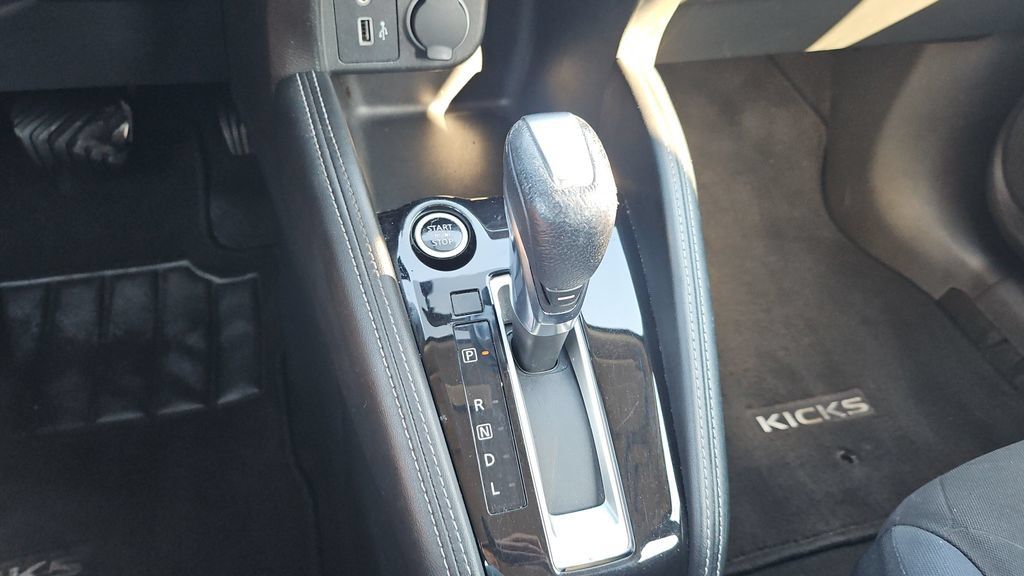 Used 2018 Nissan Kicks SR FWD image 12