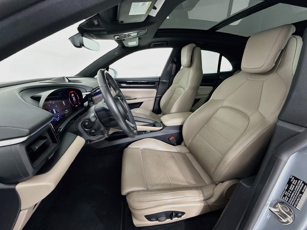 Certified 2025 Porsche Macan Electric RWD image 5