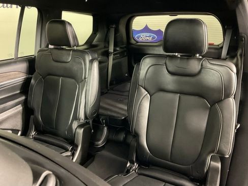 Used 2022 Jeep Grand Cherokee L Overland w/ Luxury Tech Group IV RWD image 16