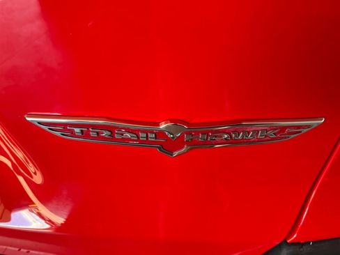 Used 2019 Jeep Cherokee Trailhawk AWD/4WD image 46