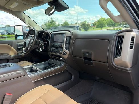 Used 2018 GMC Sierra 2500 Denali w/ Duramax Plus Package AWD/4WD image 31
