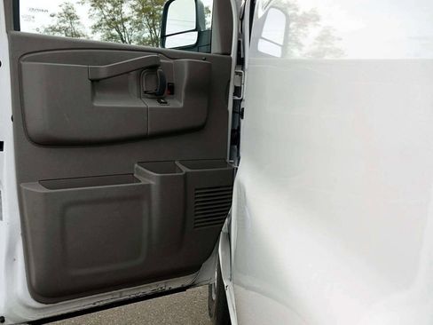 Used 2018 Chevrolet Express 3500 Extended w/ Driver Convenience Package image 13