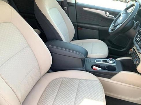 Used 2021 Ford Escape SE image 12