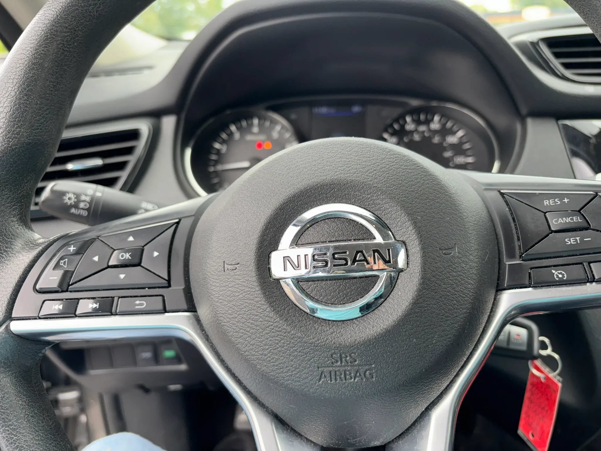 Used 2020 Nissan Rogue S FWD image 17