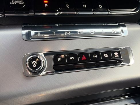 Used 2025 Lincoln Aviator AWD image 25