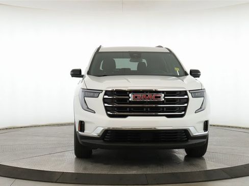 Used 2025 GMC Acadia Elevation image 9