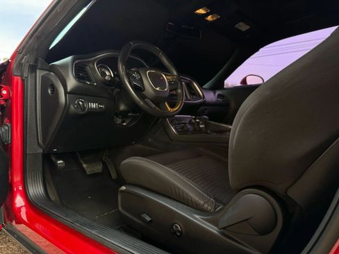 Used 2016 Dodge Challenger SXT image 36