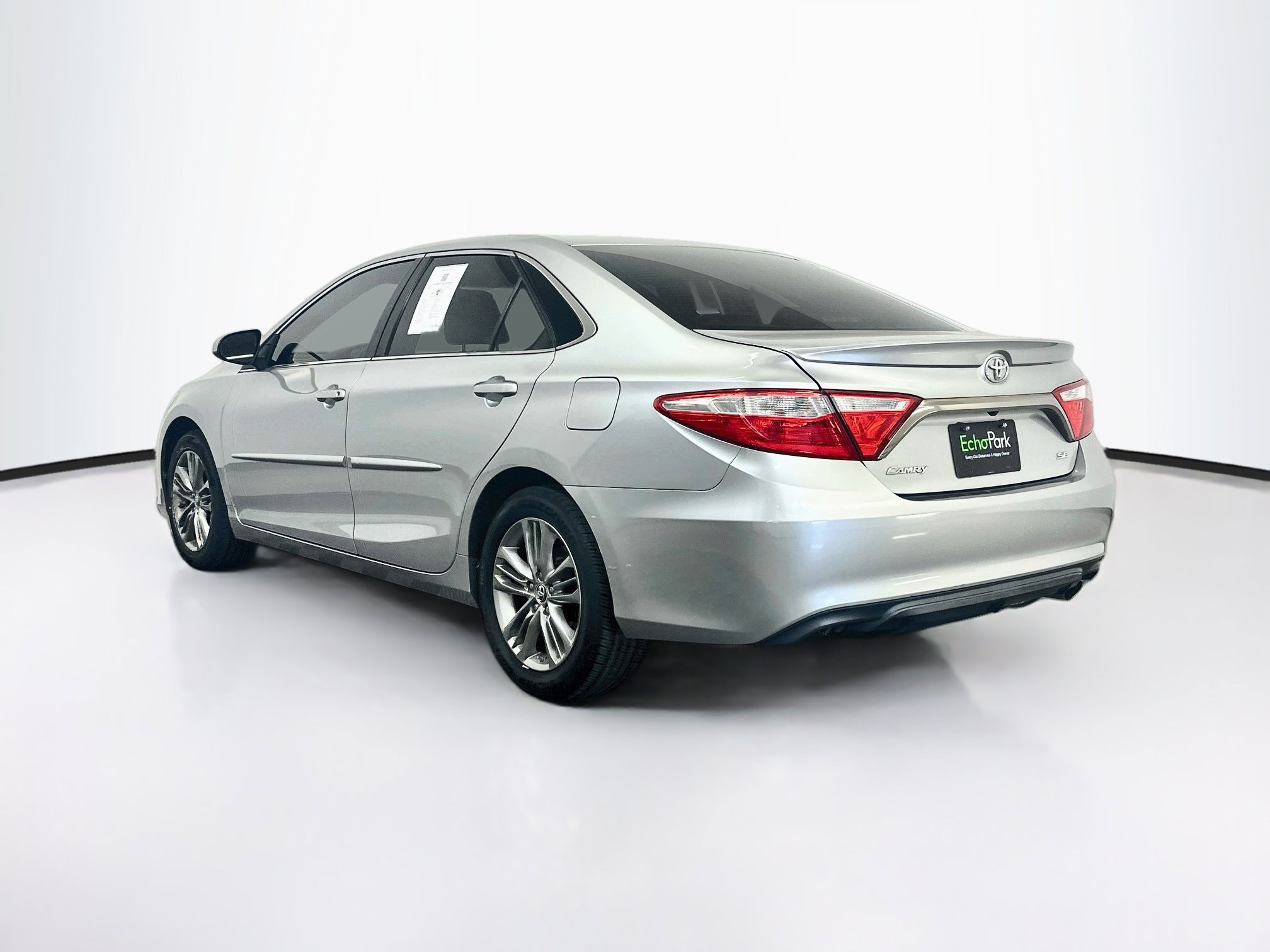 Used 2015 Toyota Camry SE FWD image 5