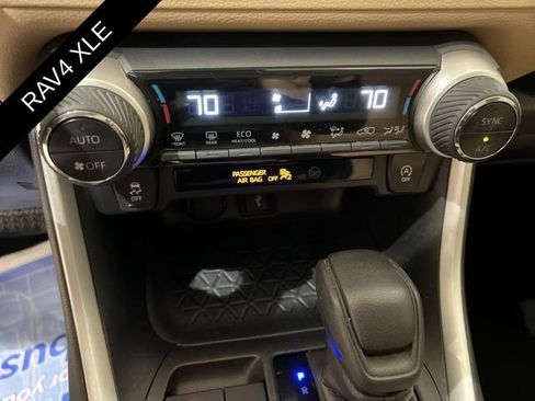 Used 2020 Toyota RAV4 XLE w/ Convenience Package image 16