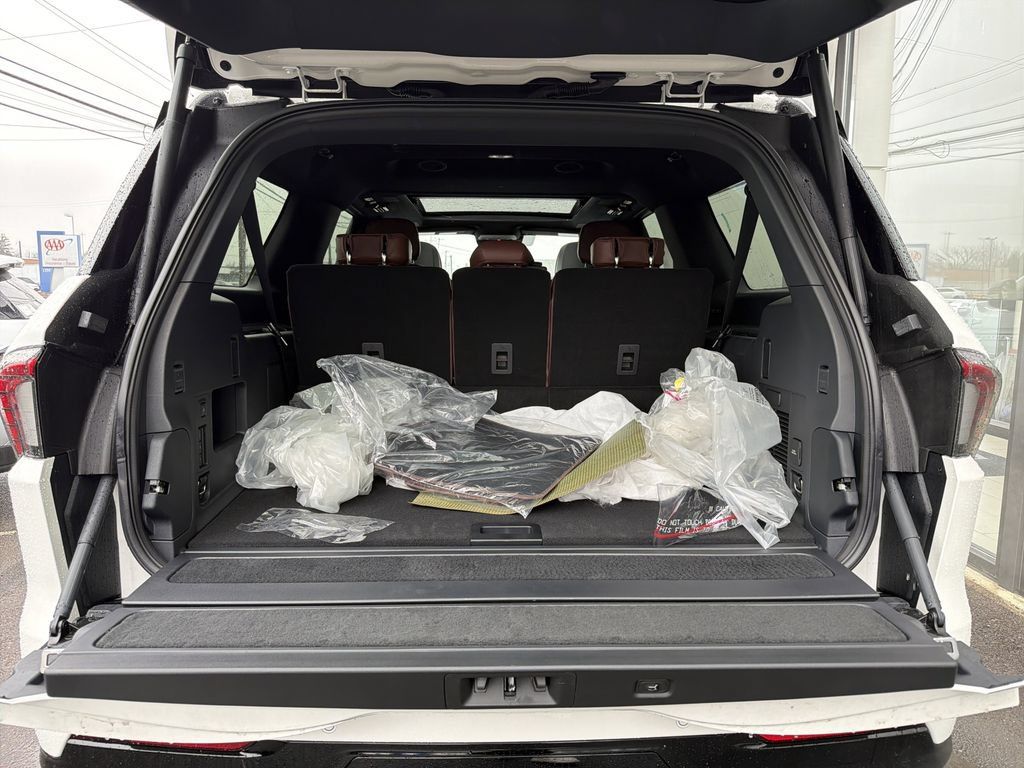 New 2026 Lincoln Navigator L Reserve AWD/4WD image 12