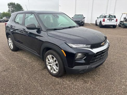 Used 2021 Chevrolet TrailBlazer LS FWD image 2