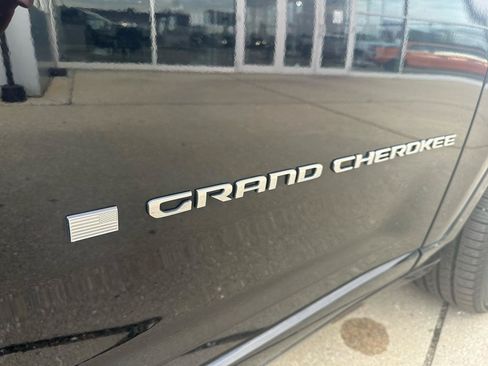 Used 2021 Jeep Grand Cherokee L Overland w/ Luxury Tech Group IV AWD/4WD image 69