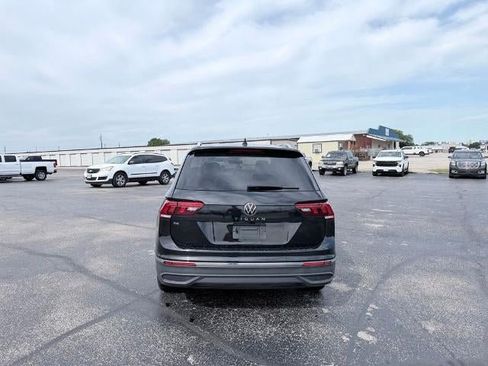 Used 2022 Volkswagen Tiguan SE FWD image 4