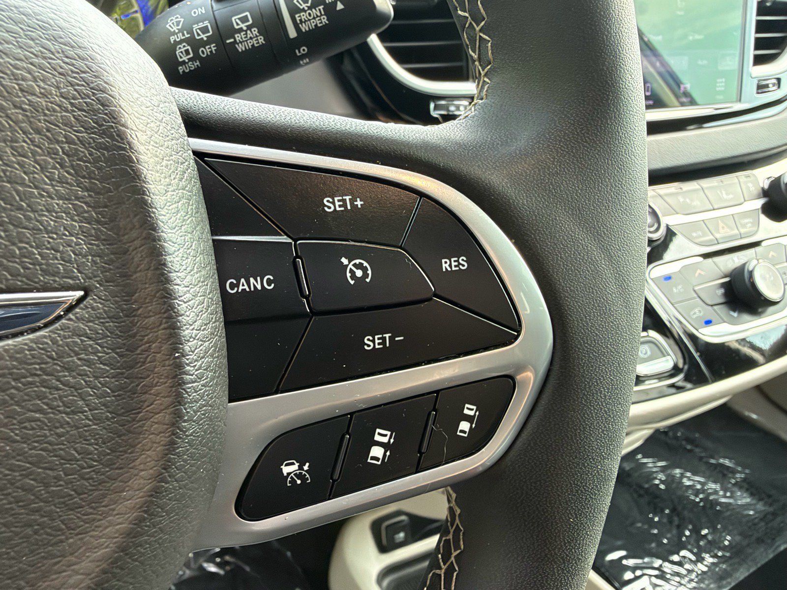 Used 2024 Chrysler Pacifica Touring-L FWD image 29