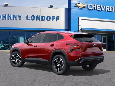 New 2026 Chevrolet Trax RS w/ Sunroof Package FWD image 3