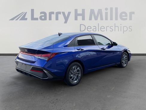 Certified 2024 Hyundai Elantra SEL FWD image 5