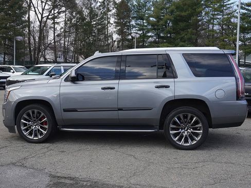 Used 2020 Cadillac Escalade Luxury w/ Escalade Sport Edition AWD/4WD image 21