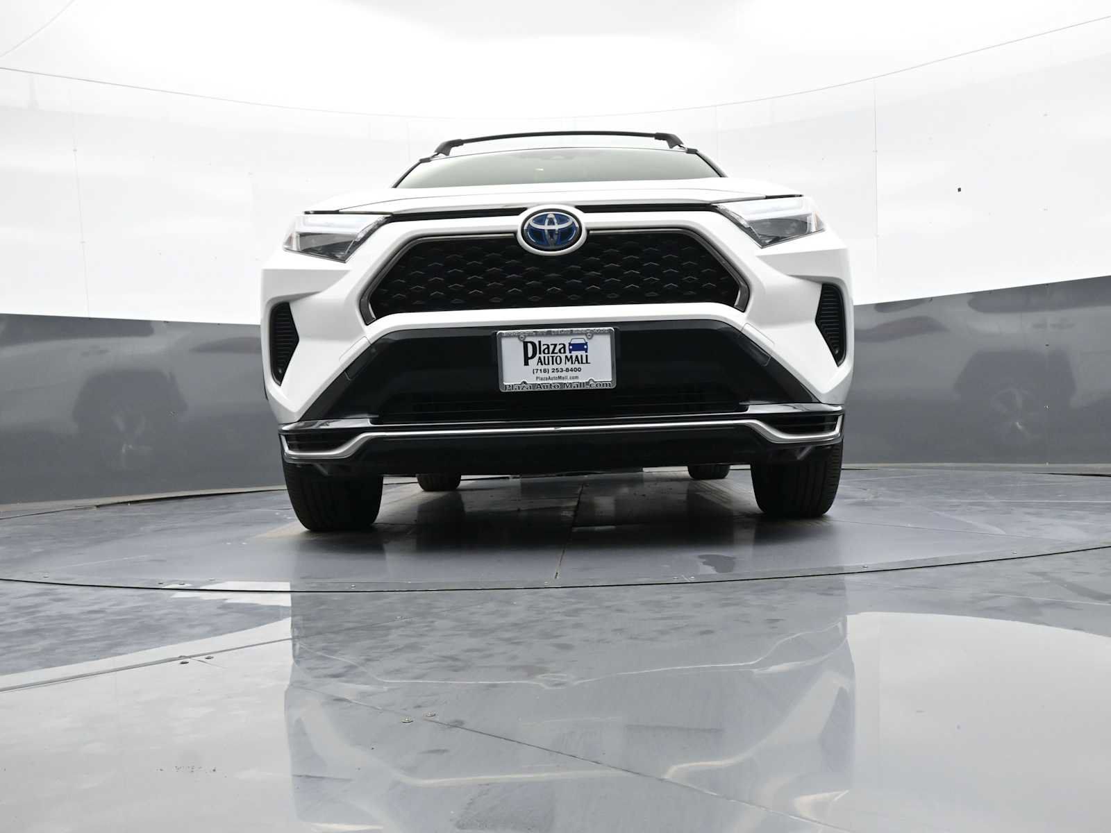 Used 2023 Toyota RAV4 SE w/ Weather & Moonroof Package AWD/4WD image 27