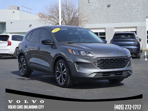 Used 2022 Ford Escape SE w/ SE Sport Appearance Package image 2