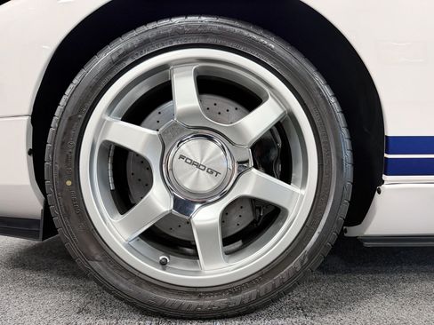 Used 2005 Ford GT RWD image 27
